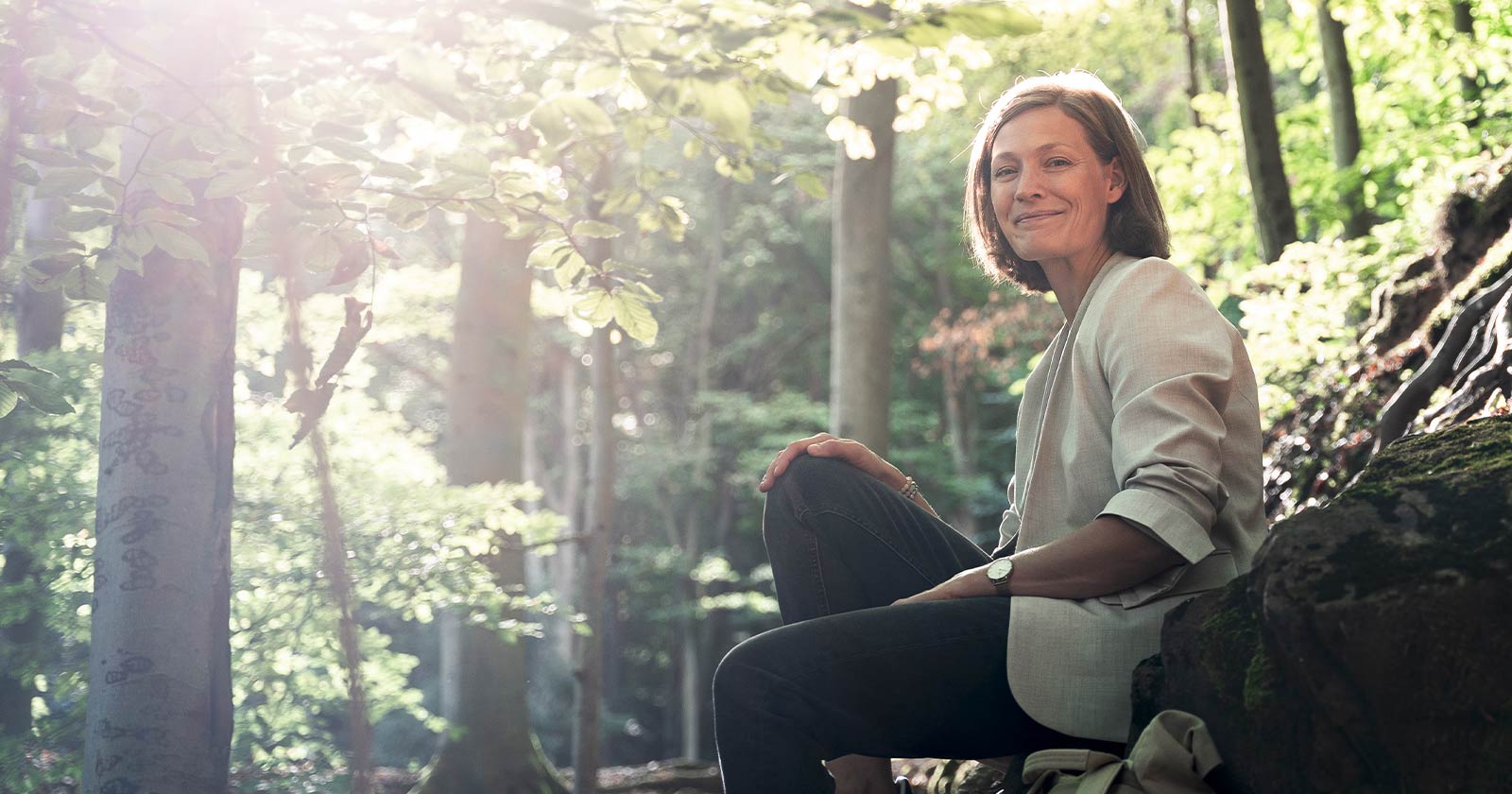 fs bild text auf breite wald sitzend